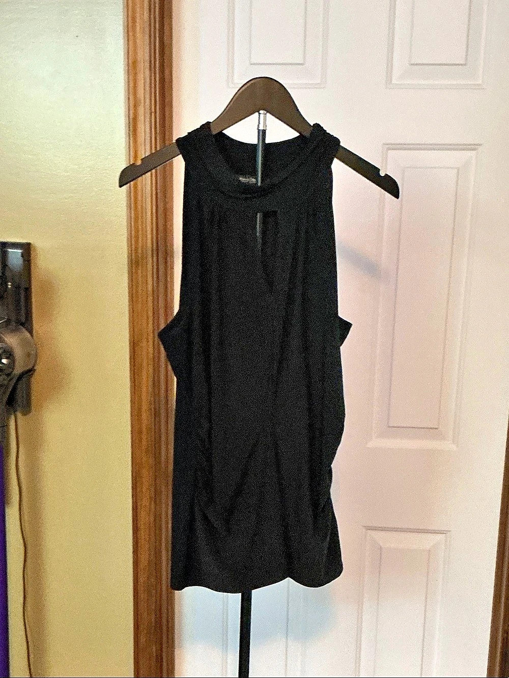 White House Black Market Black KeyholeSize Large Like New